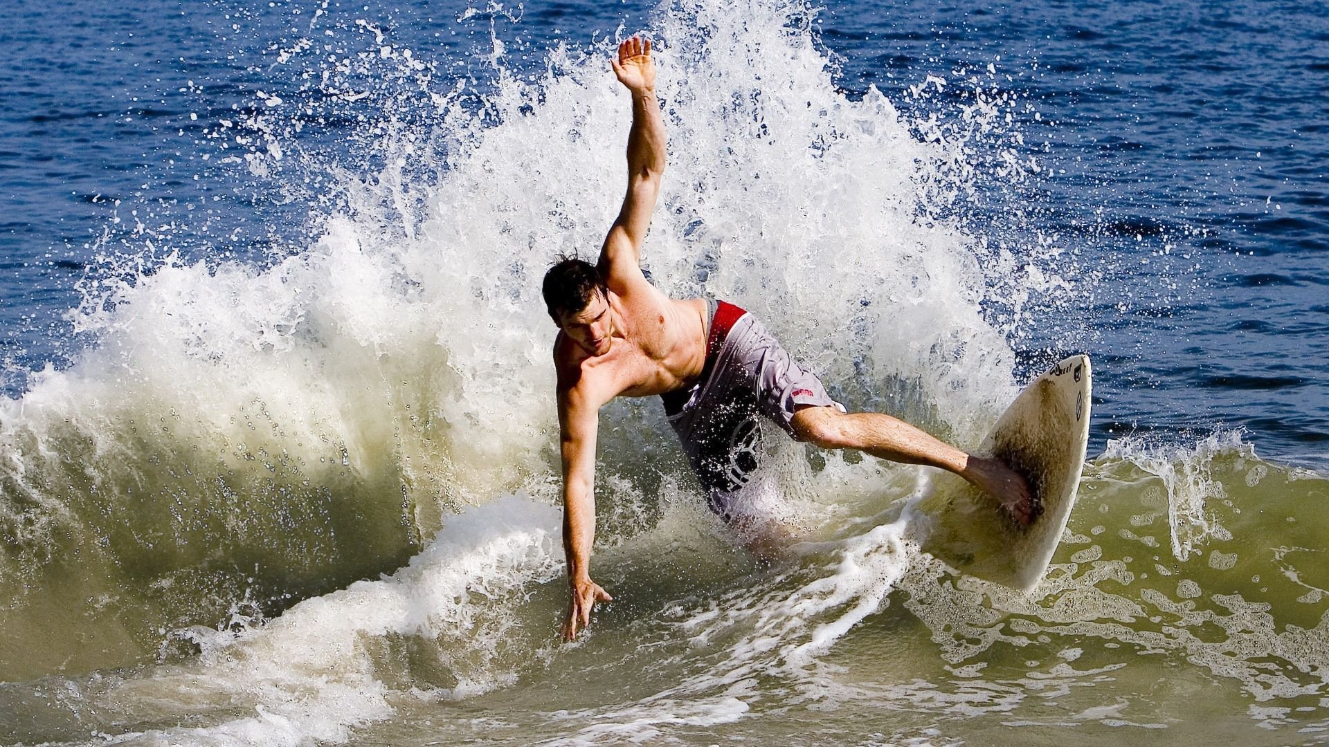 开云中国-“沿海飙风：海岸线上的极速狂飙”，沿海岸线奔跑